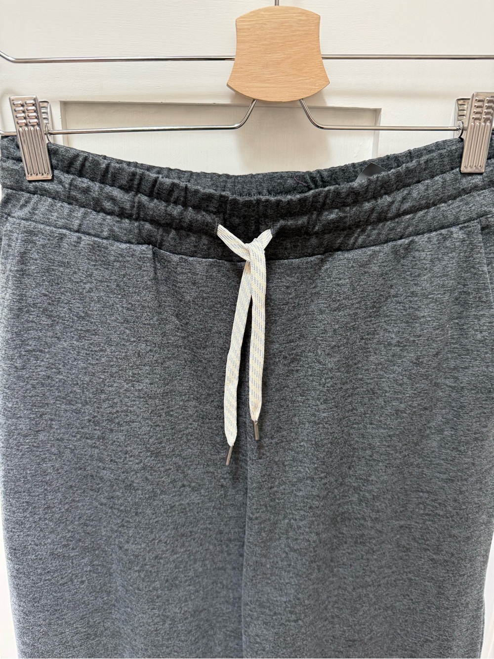 Vuori Halo Essential Wide Leg Pants Black Heather small NWOT - Picture 3 of 9